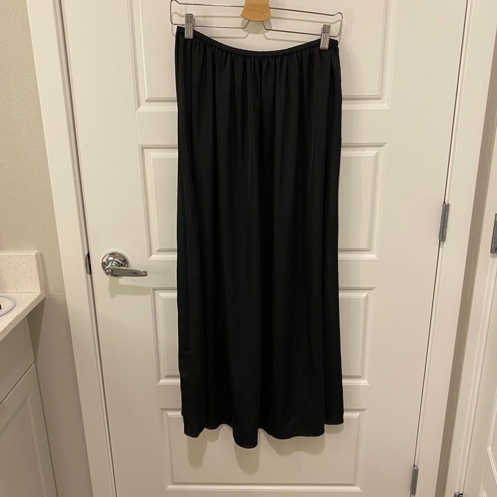 Women's United Colors of Benetton Maxi Skirt. Black. Medium. Resortwear. Goth. - Picture 7 of 10